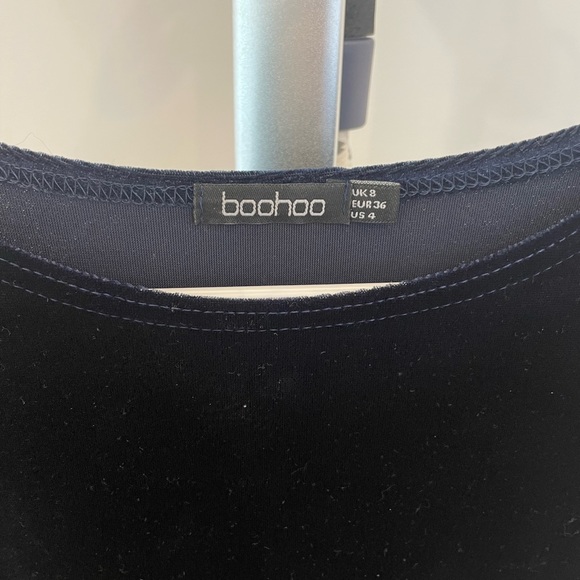 Boohoo straight cut velvet mini dress - Picture 2 of 3